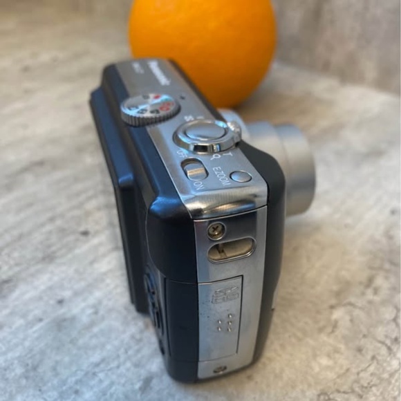 Panasonic Lumix DMC-LZ7 Digital Camera - Excellent Condition - Picture 4 of 8